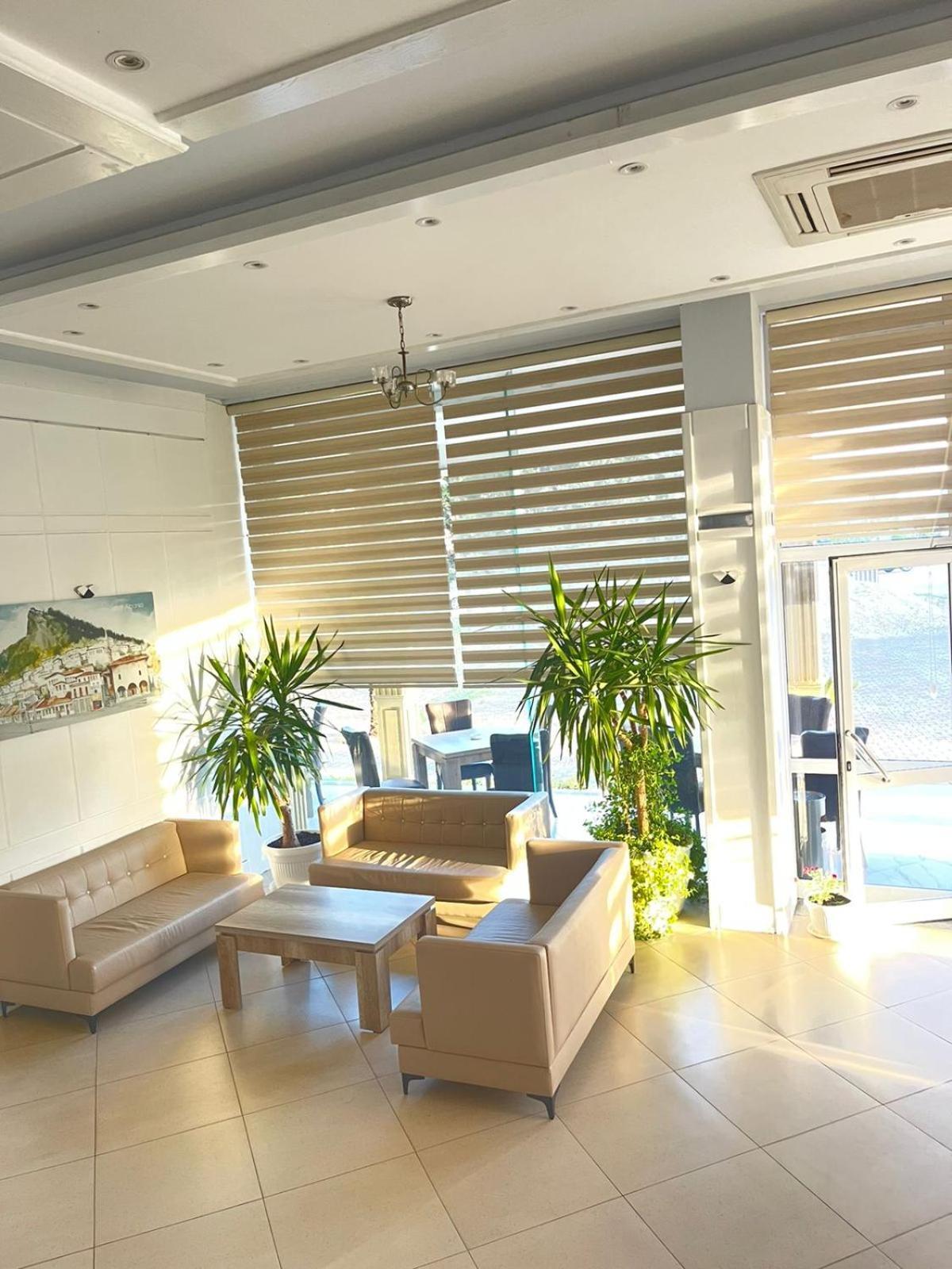 Hotel Princ โกเลม ภายนอก รูปภาพ