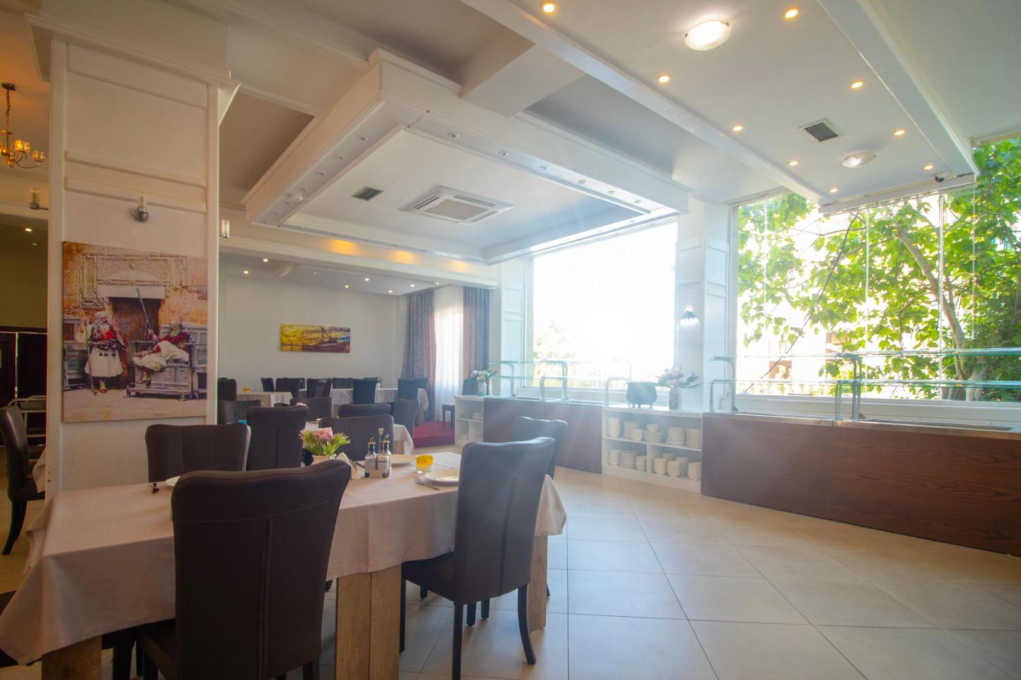 Hotel Princ โกเลม ภายนอก รูปภาพ
