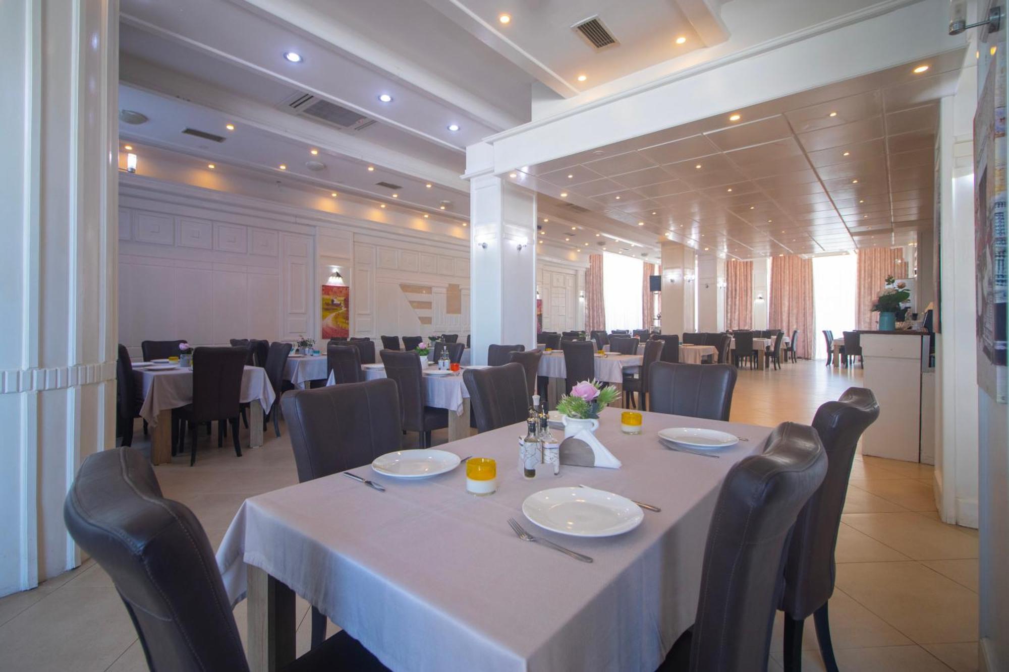 Hotel Princ โกเลม ภายนอก รูปภาพ
