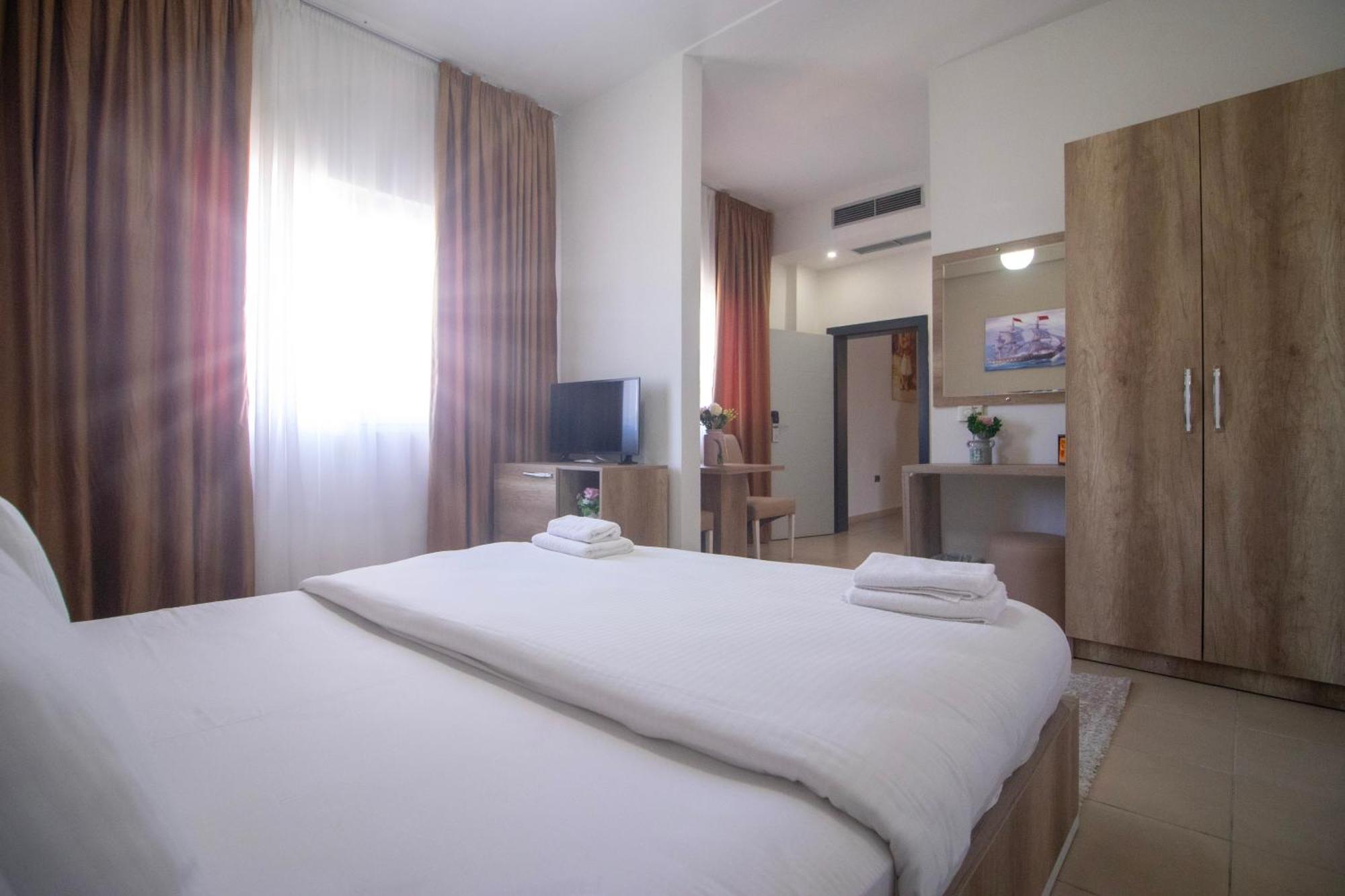 Hotel Princ โกเลม ภายนอก รูปภาพ