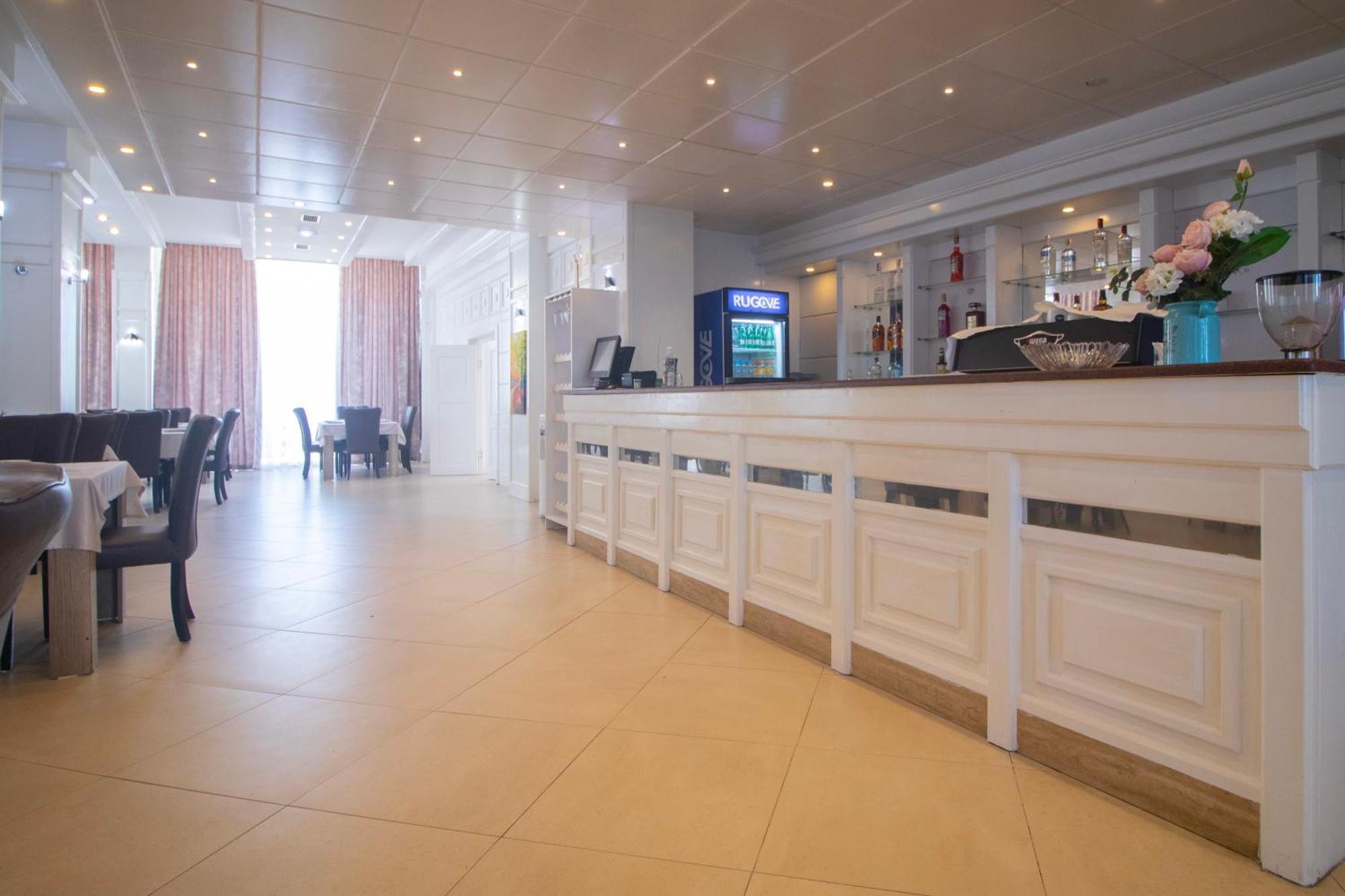 Hotel Princ โกเลม ภายนอก รูปภาพ